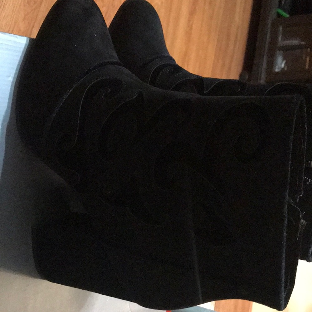 Velvet Bootie - Picture 4 of 7